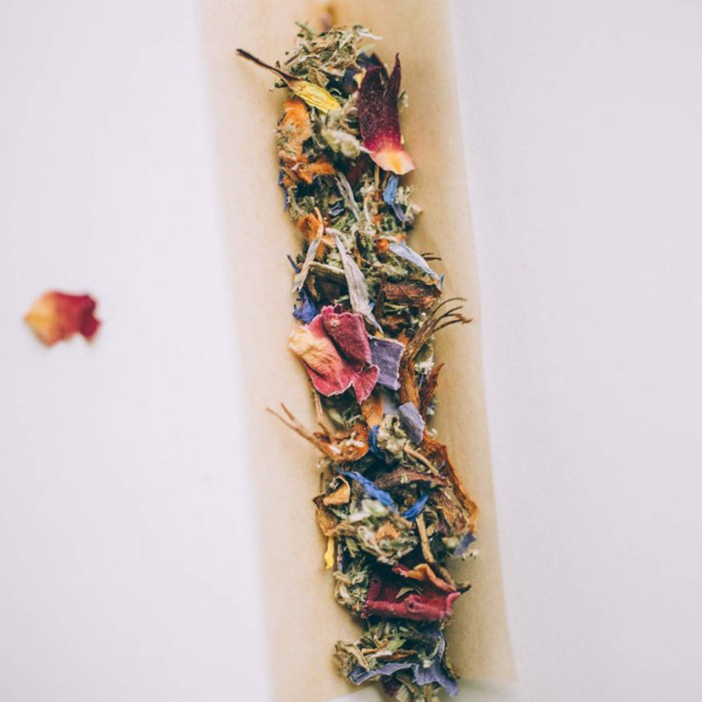 Anima Mundi Flores Sagradas rose petals capture gentle aroma and serenity.