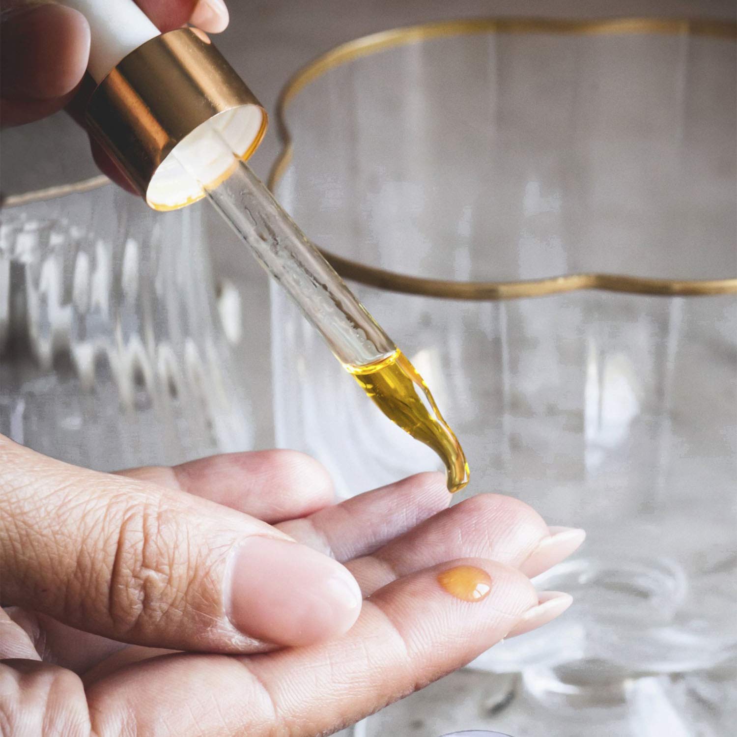 Anima Mundi Collagen Booster Oil with He Shou Wu supplies nourishing botanicals