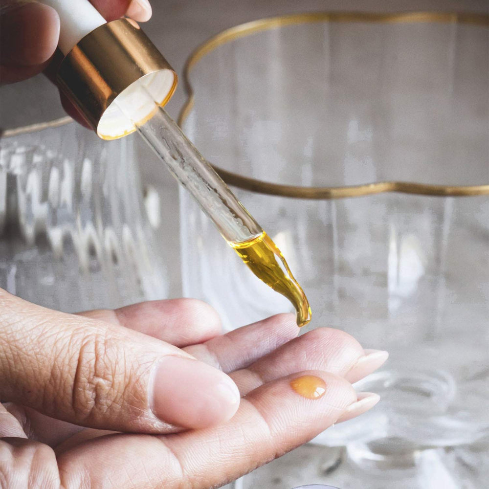 Anima Mundi Collagen Booster Oil with He Shou Wu supplies nourishing botanicals