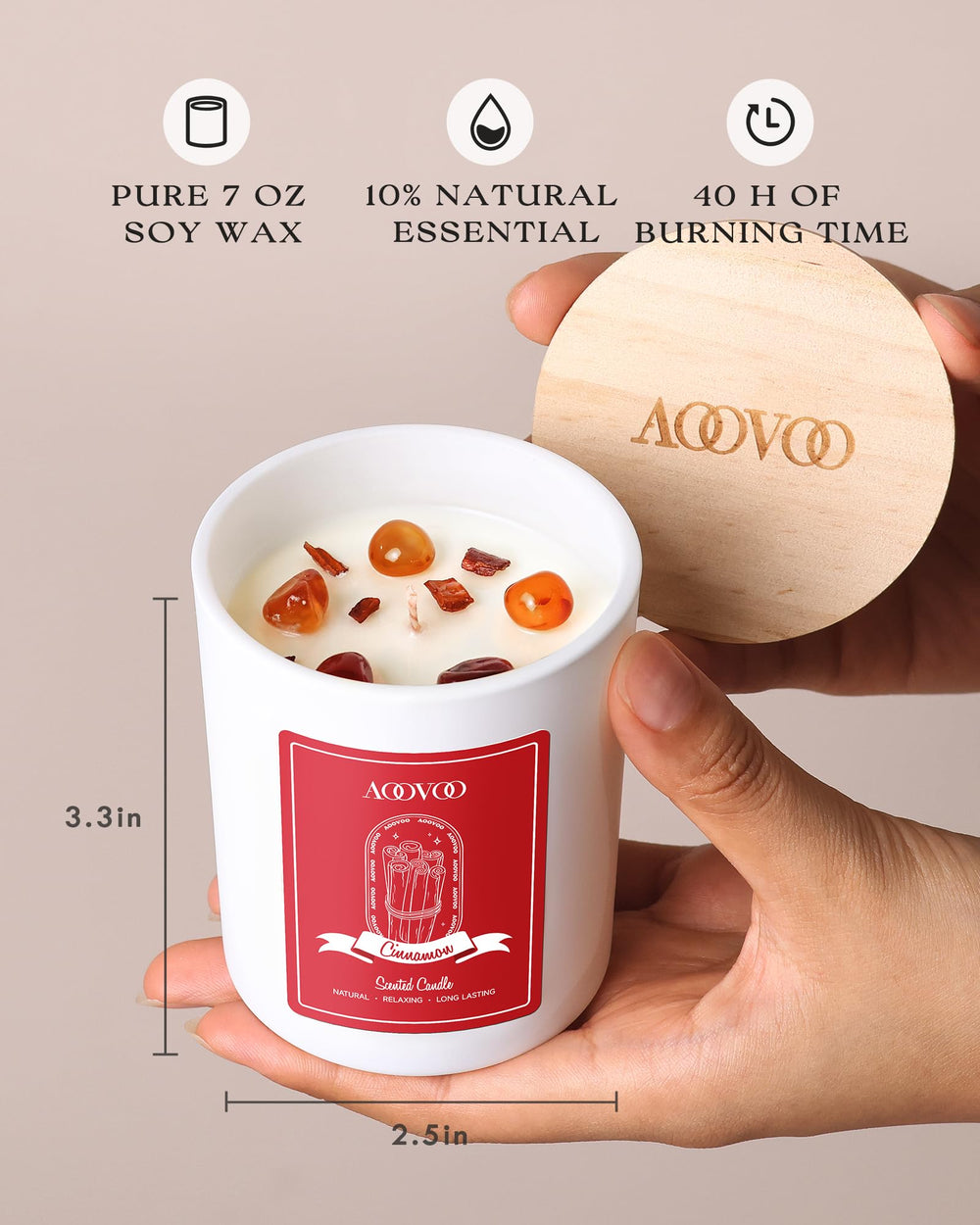 Dried flowers accent the AOOVOO cinnamon candle for aesthetic charm.