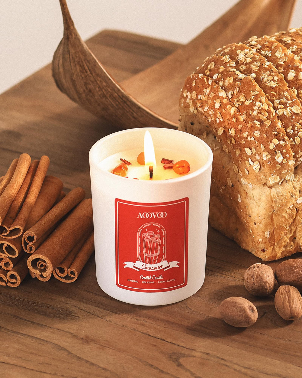 AOOVOO Cinnamon Candle packaging box highlights gift-ready presentation.