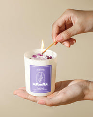 AOOVOO Lavender Candle close-up emphasizes clean burn with lead-free wick.