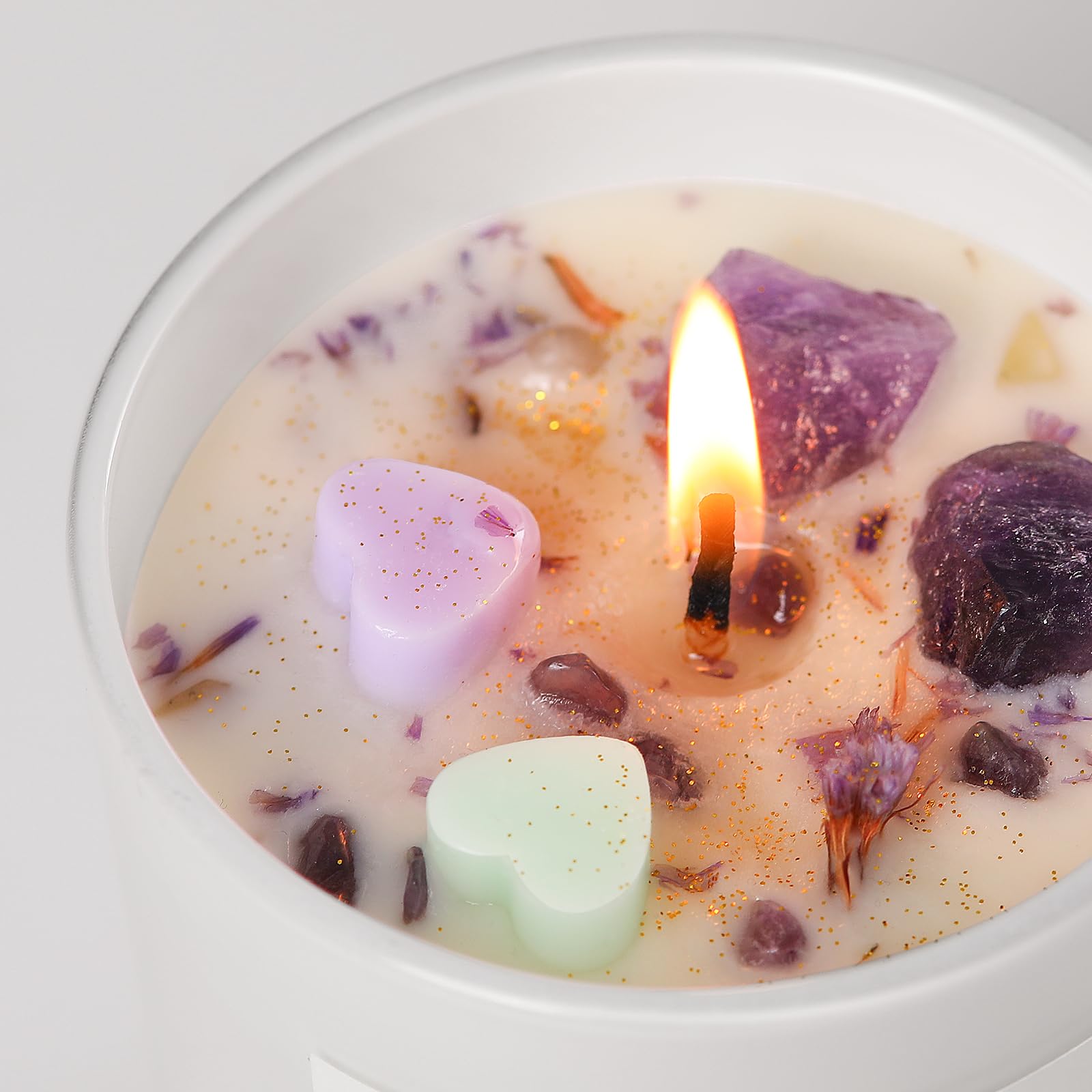 AOOVOO Lavender soy candle emitting a soothing aroma