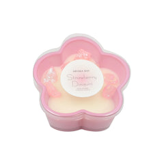 AROMA BAY Strawberry Daiquiri candle with crystals on wax surface adds a luxe centerpiece.