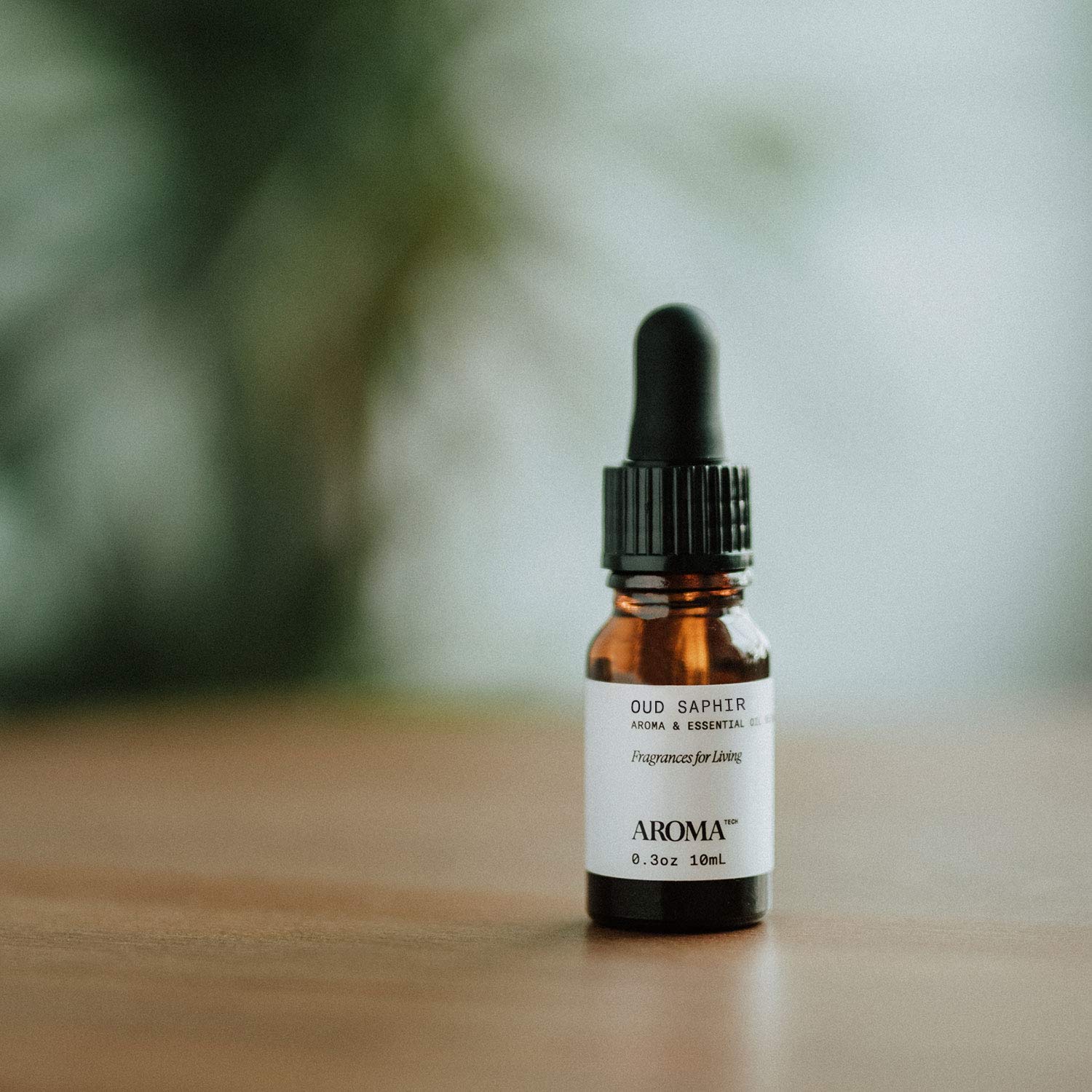 AromaTech Oud Saphir close-up highlights oud and amber notes