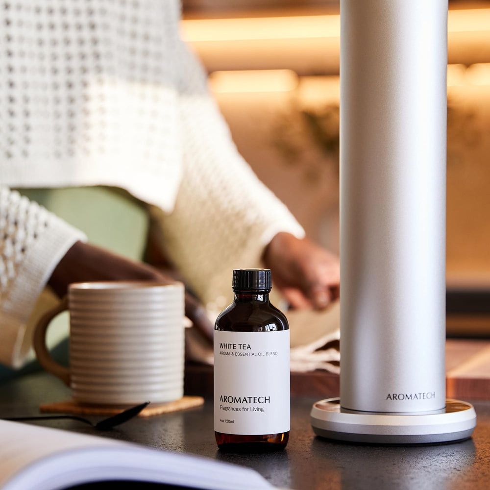 Ultrasonic diffuser with AromaTech White Tea delivers even dispersal.