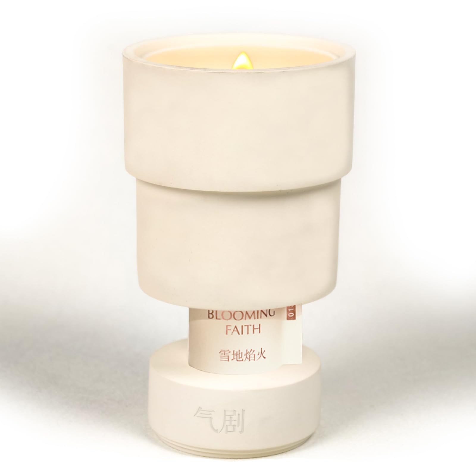 Arovan lavender-sandalwood candle ideal for calming evenings and meditative moments.