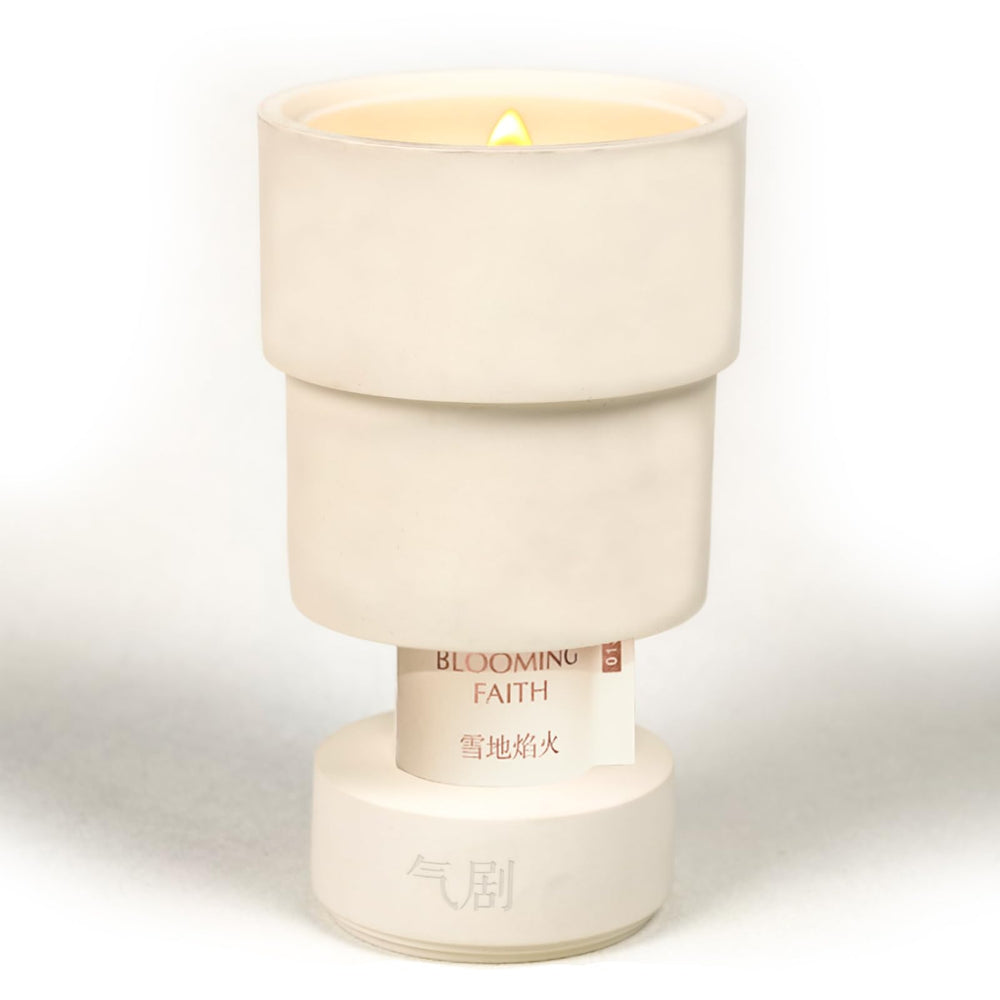 Arovan lavender-sandalwood candle ideal for calming evenings and meditative moments.