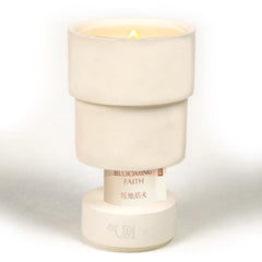 Arovan lavender-sandalwood candle ideal for calming evenings and meditative moments.