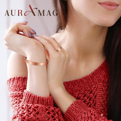 Auramag copper ring with two magnets in a sleek flat surface.