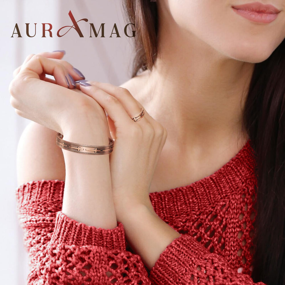 Auramag magnetic bracelet with 3500 Gauss magnets for comfort.