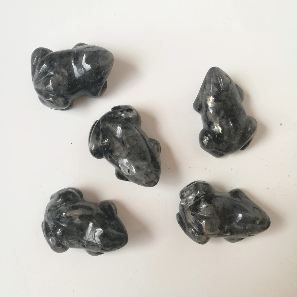 Bacatgem crystal energy frog decoration brings positive energy to any room