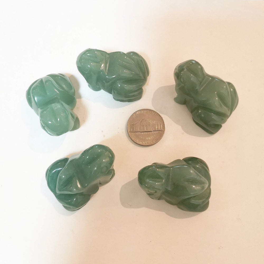 Bacatgem forest green aventurine frog decor promotes focus and serenity.
