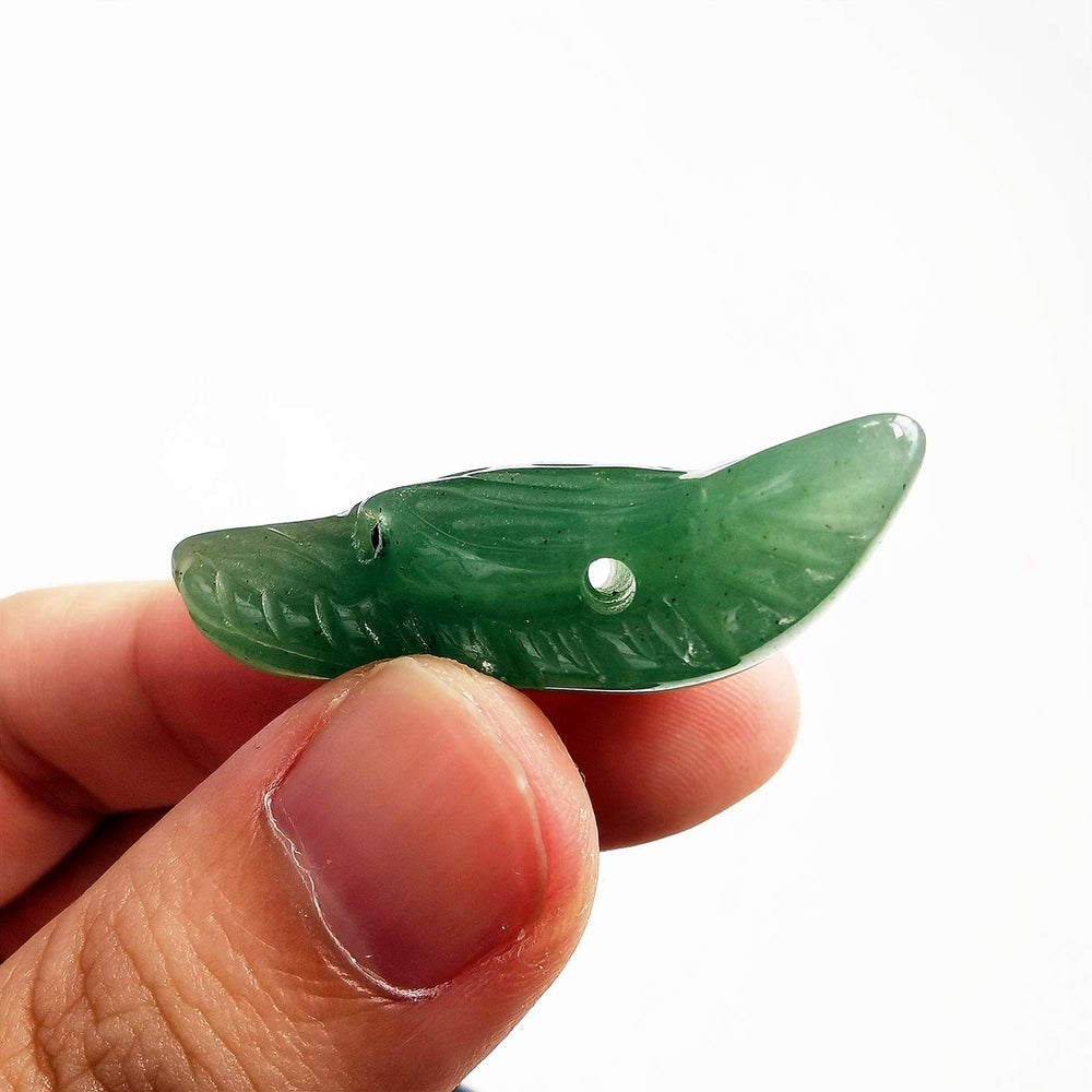 Bacatgem green aventurine wolf head with hand-carved finish for meditation.