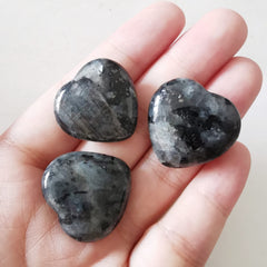 Bacatgem pocket heart worry stone close-up for Reiki and chakra cleansing rituals.