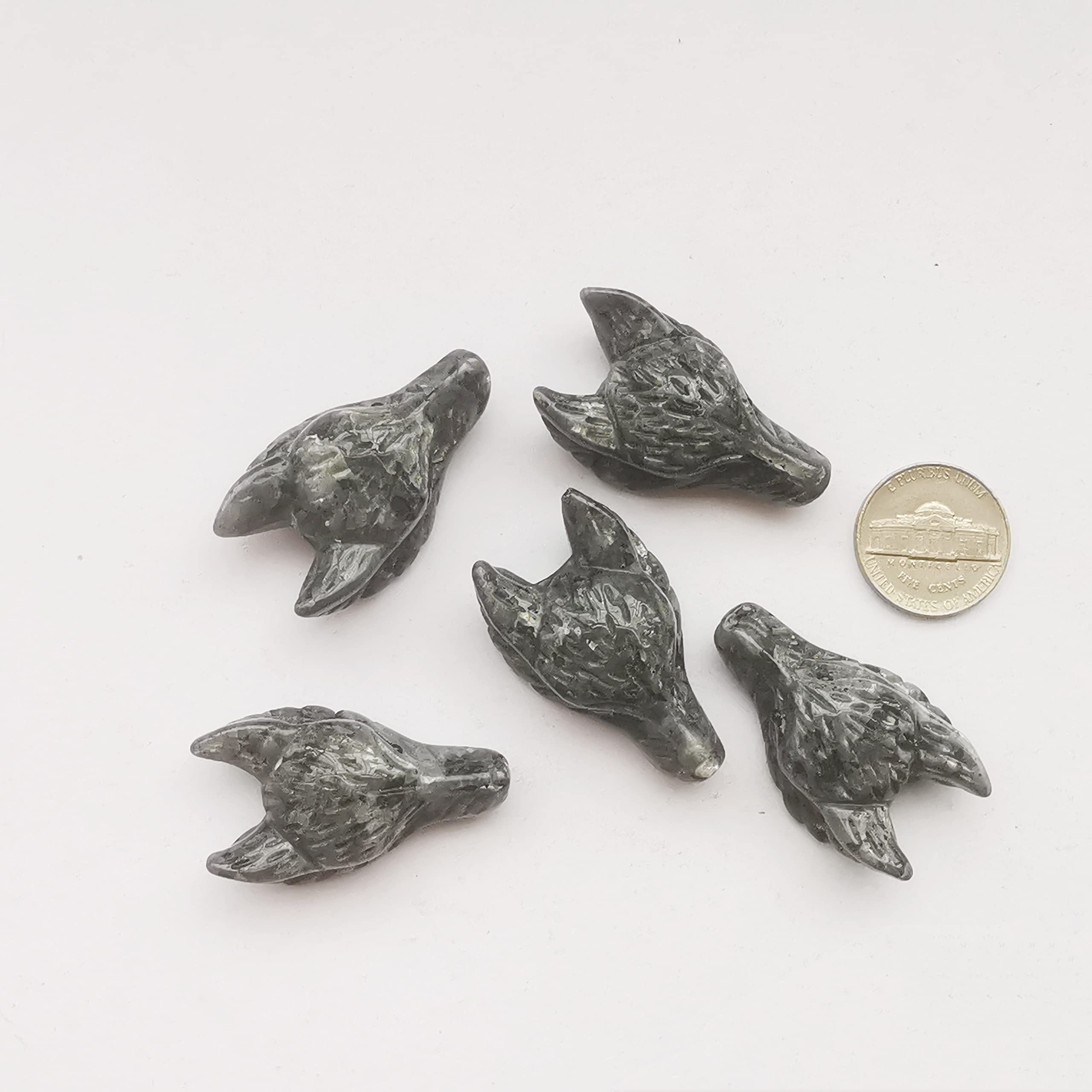 Bacatgem Labradorite wolf head gift-packaging image, ready to delight a loved one.