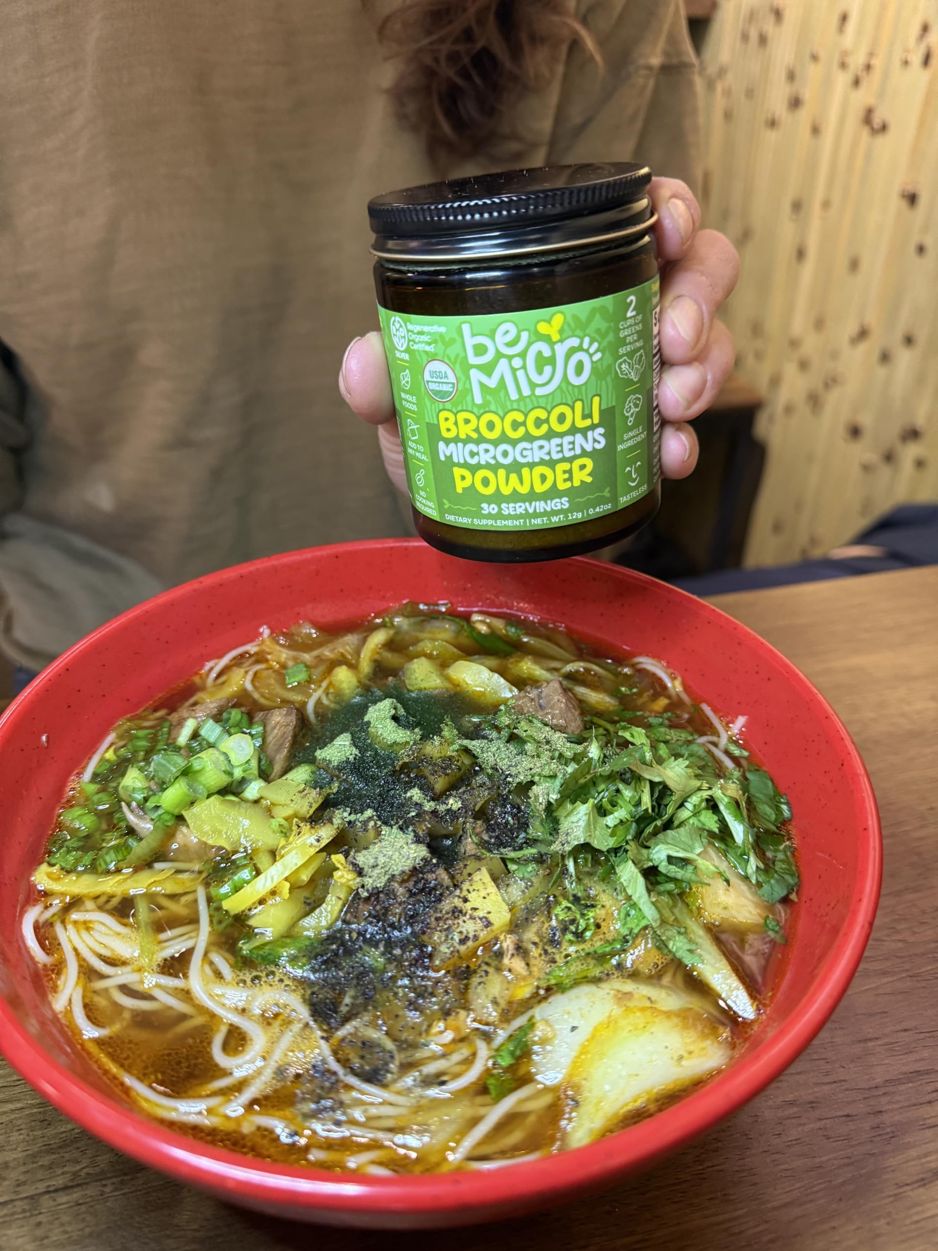 BeMicro broccoli microgreen powder label shows nutrition-rich profile for daily use.