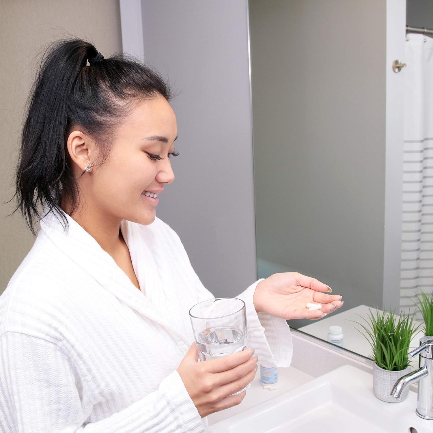 BeShiny L-Glutathione bottle in use scene suggests routine skin care.