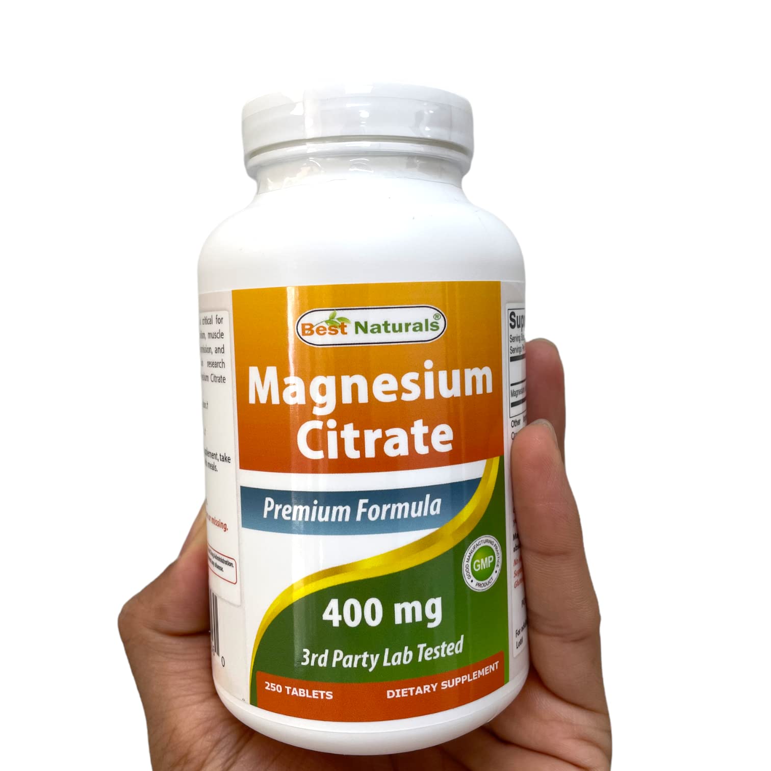 Portada de la botella resalta fórmula premium y beneficios potenciales.