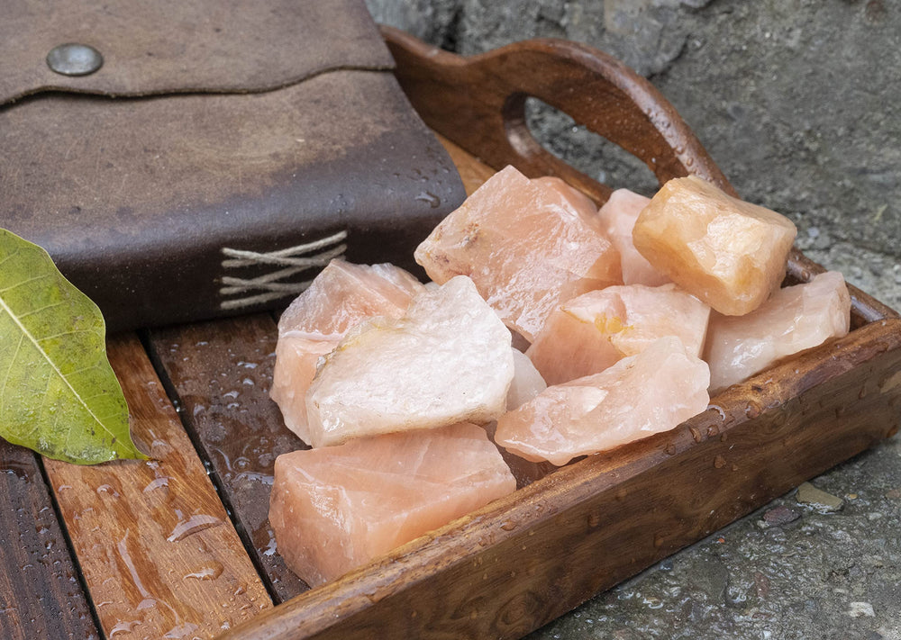 BEZAVO altar decor with red aventurine rough stones as a focal point