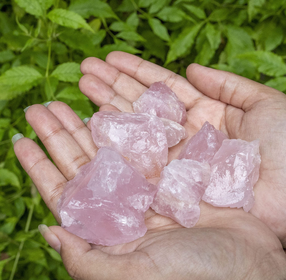 BEZAVO Rose Quartz rough stones presented as a gift idea