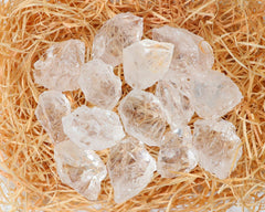 BEZAVO rough quartz tumbling stones suitable for cabbing and shaping.