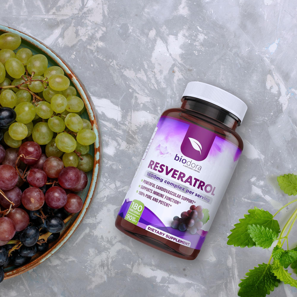 Biodora Resveratrol ingredients illustration with green tea and grape seed.