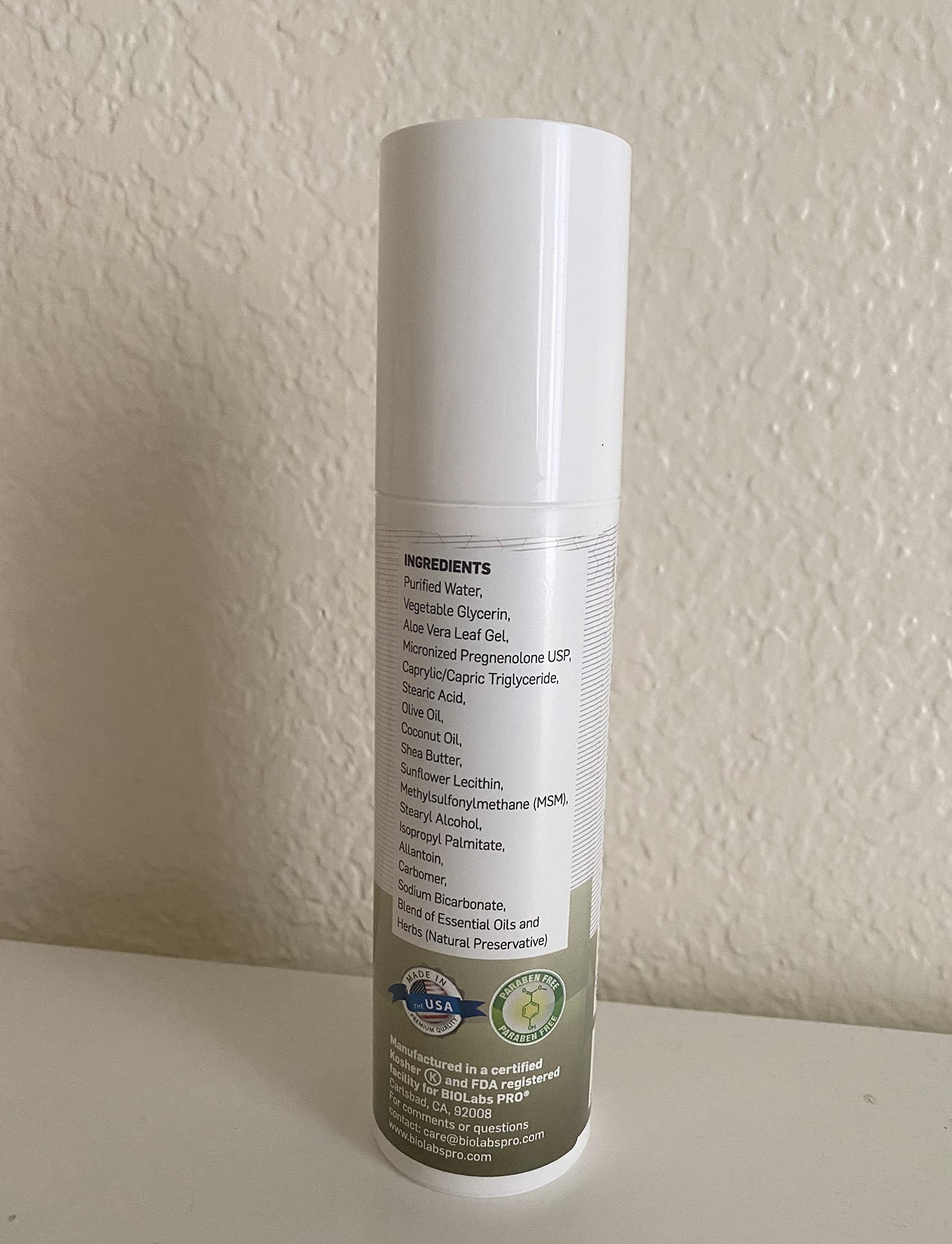 Unscented formula label on container indicating fragrance-free.