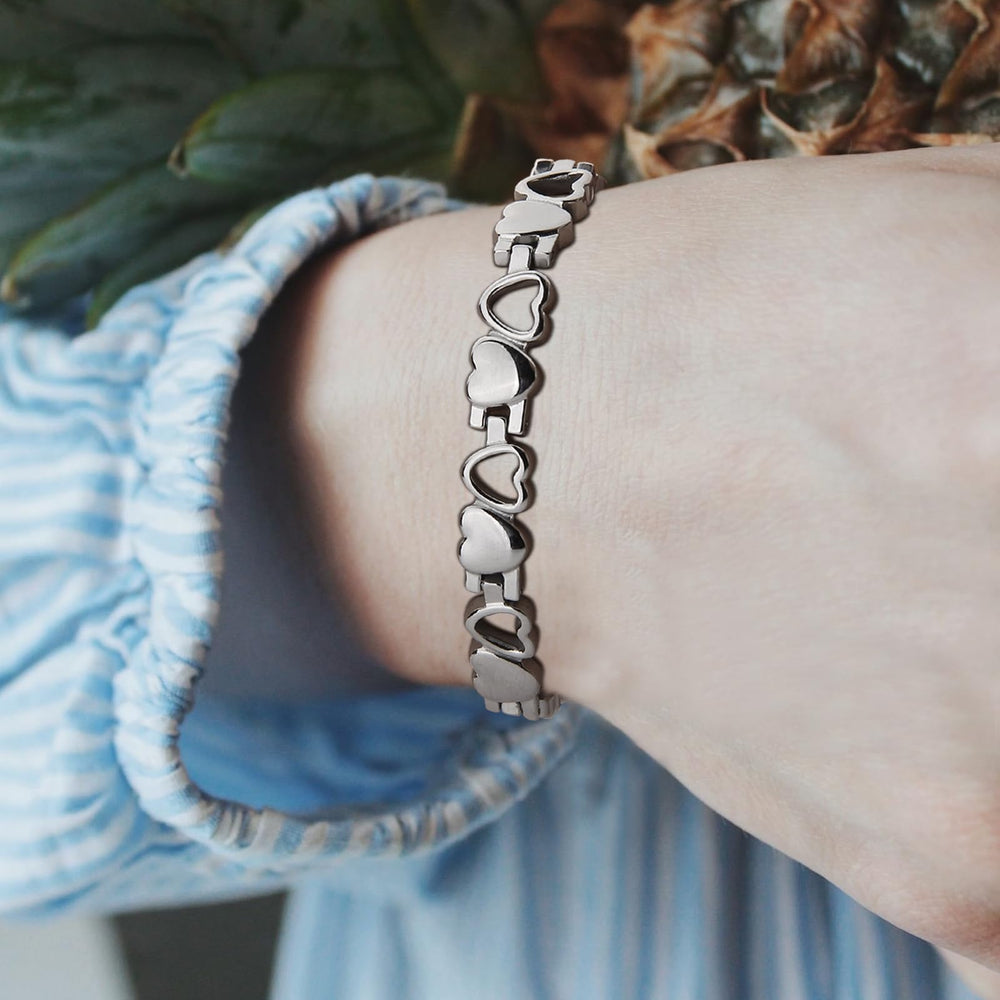 BioMag silver heart motif blends timeless style with versatile daily wear.