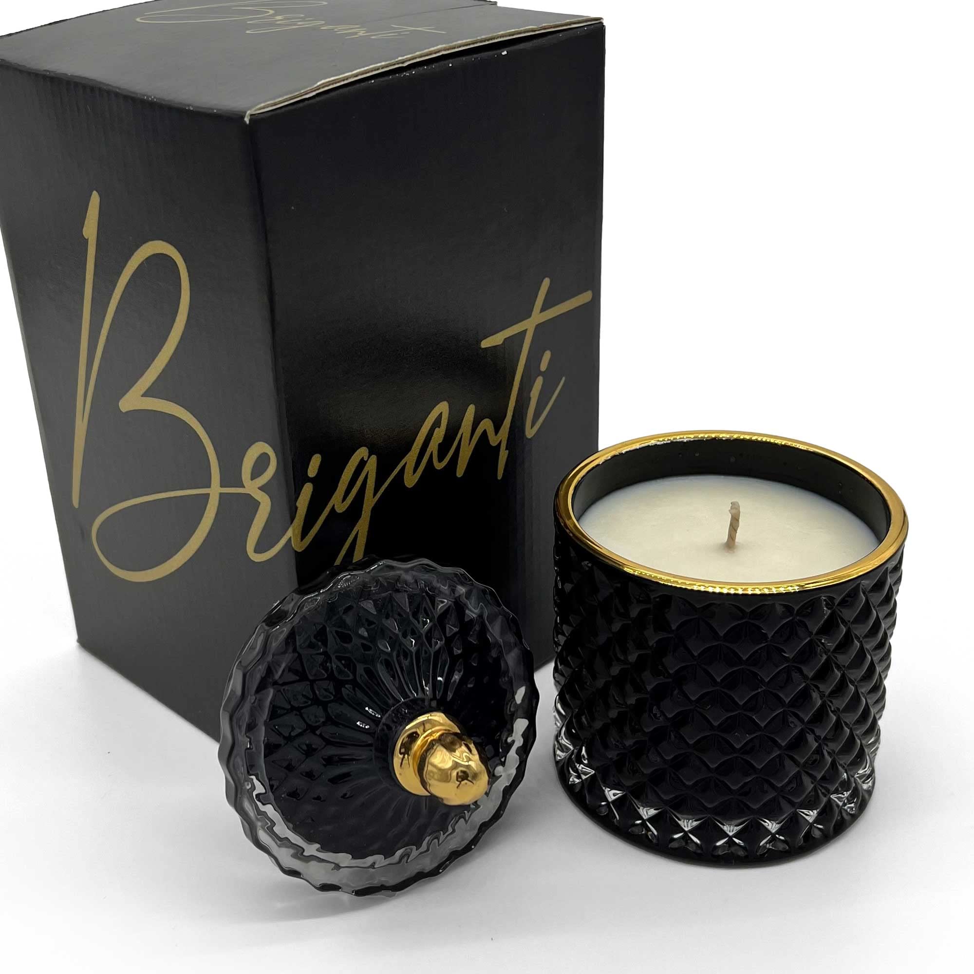 BRIGANTI Vanilla Cupcake soy candle closeup shows a clean burn and premium fragrance.