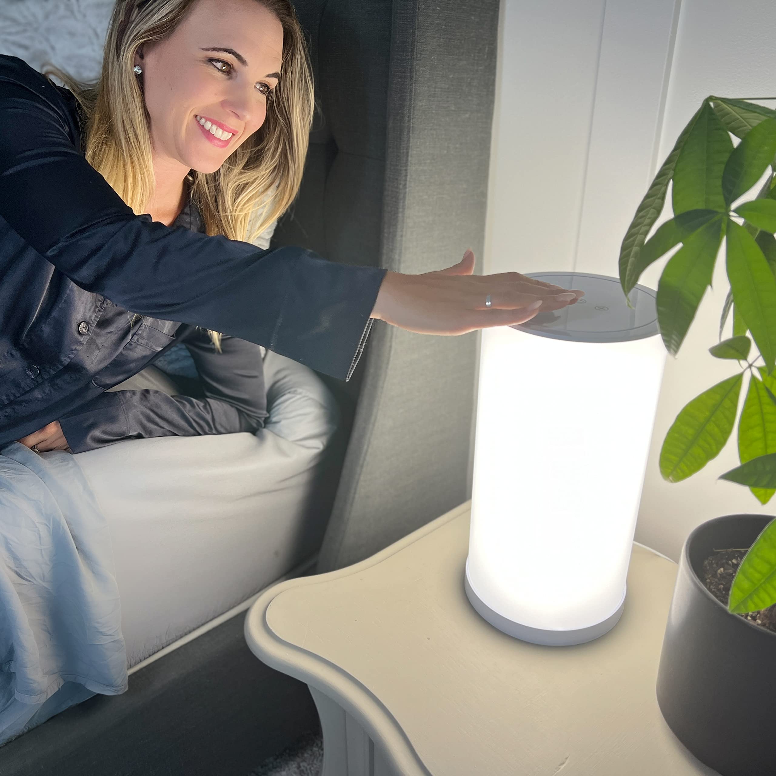 Bright Health 14-inch lamp UV protection close-up for safe daily use.