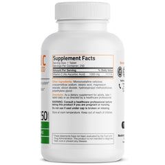 Tabletas Bronson Vitamina C 1000 mg dentro de la botella para consumo cómodo.
