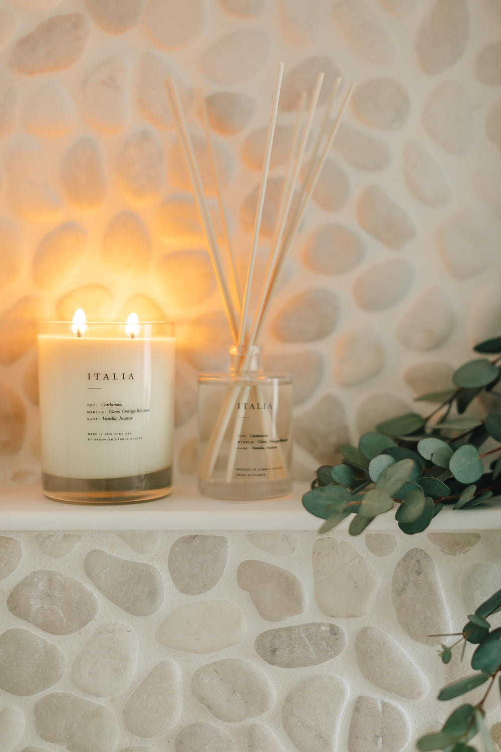 Reeds flipped to refresh fragrance in the Santorini diffuser