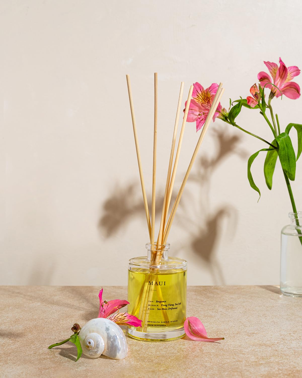 8 natural reeds and diffuser bottle with wooden stopper in Santorini design