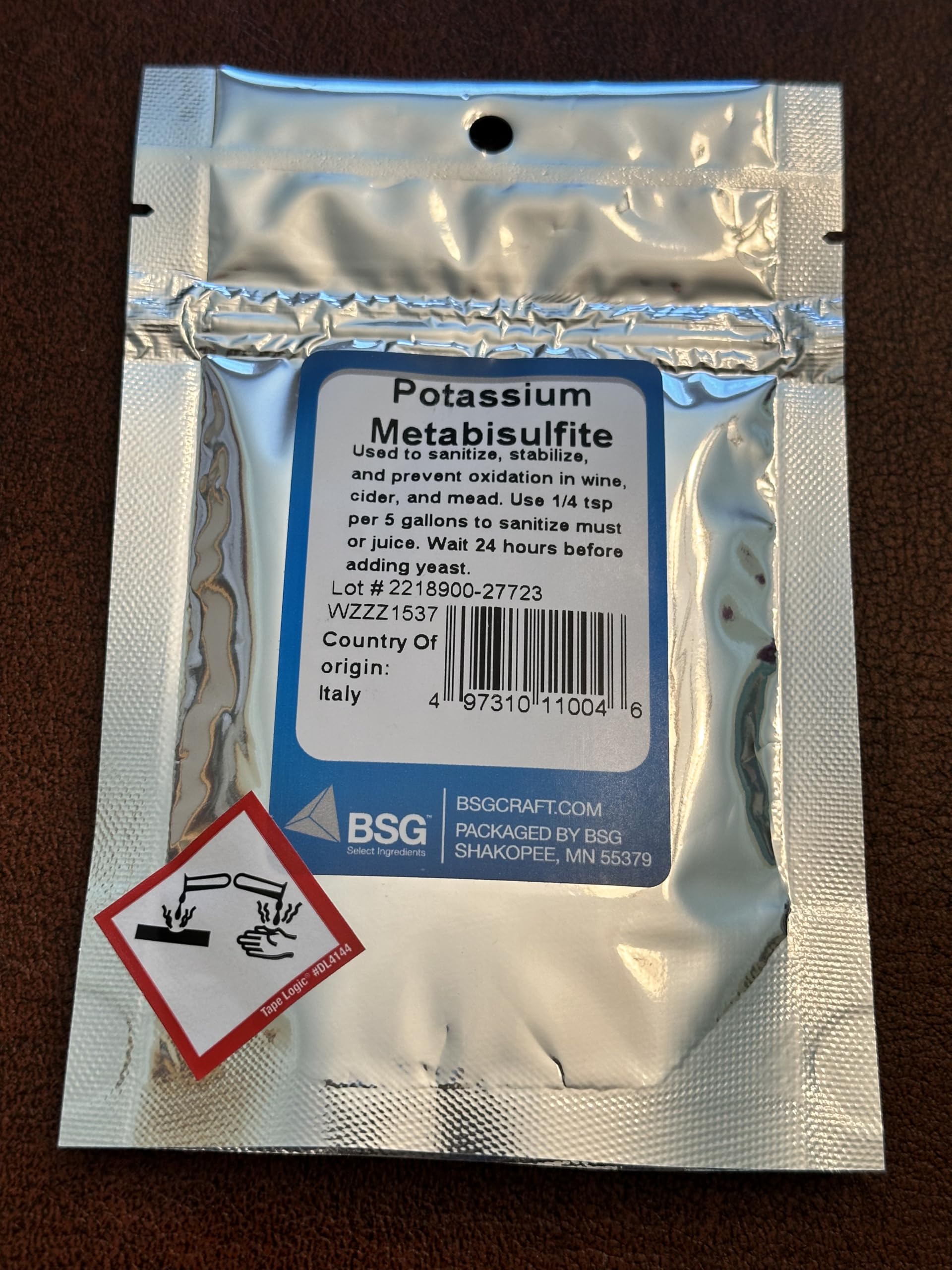BSG HandCraft powder with dosing spoon illustrates measured addition to must.