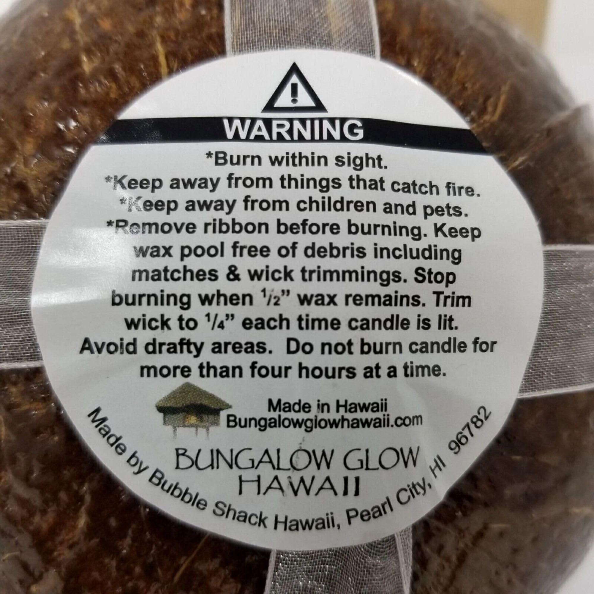 Bungalow Glow Pikake Lei candle shows floral-coconut scent ideal for relaxation