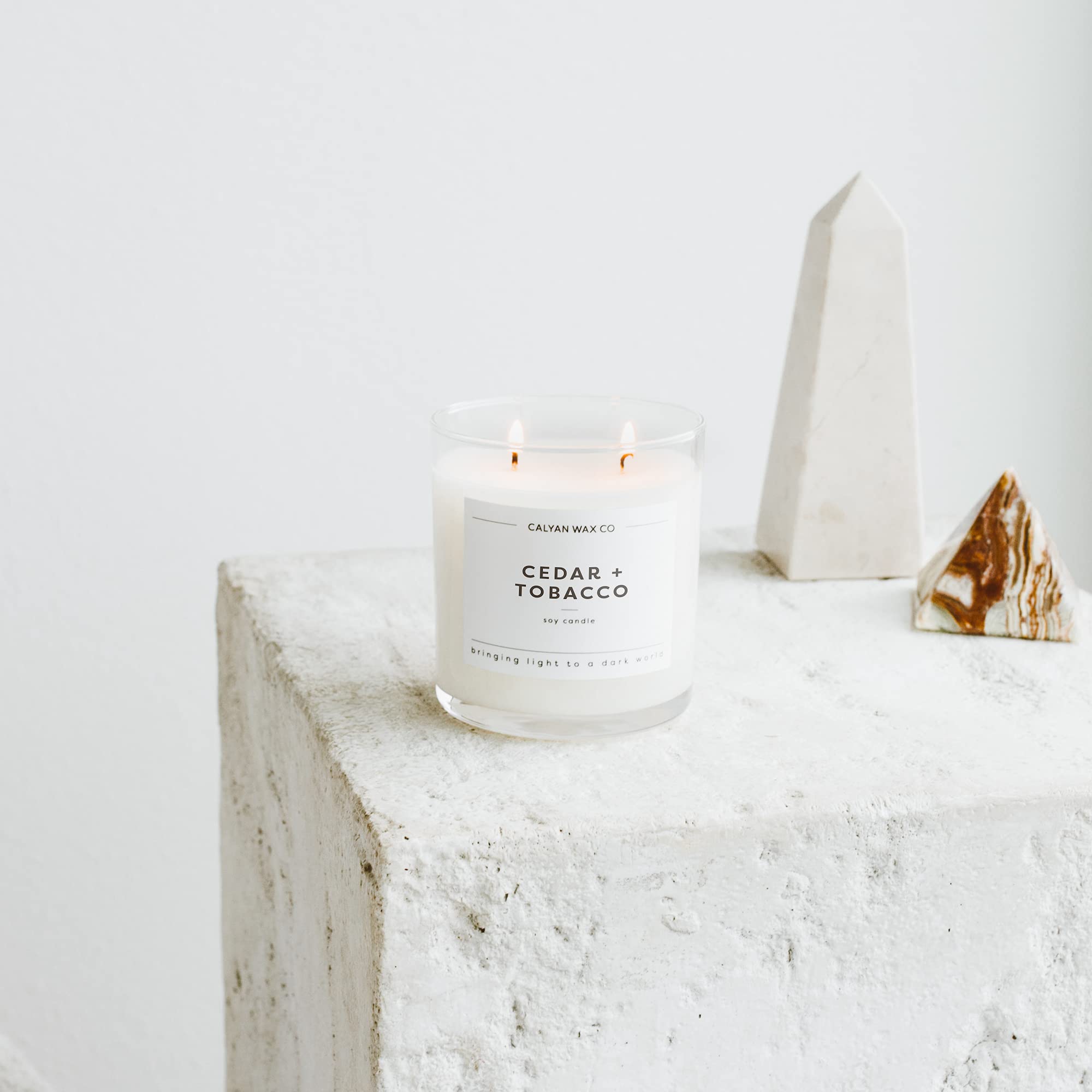 Calyan Wax Co. Cedar and Tobacco 2 Wick Candle burn area demonstrates even melt pool