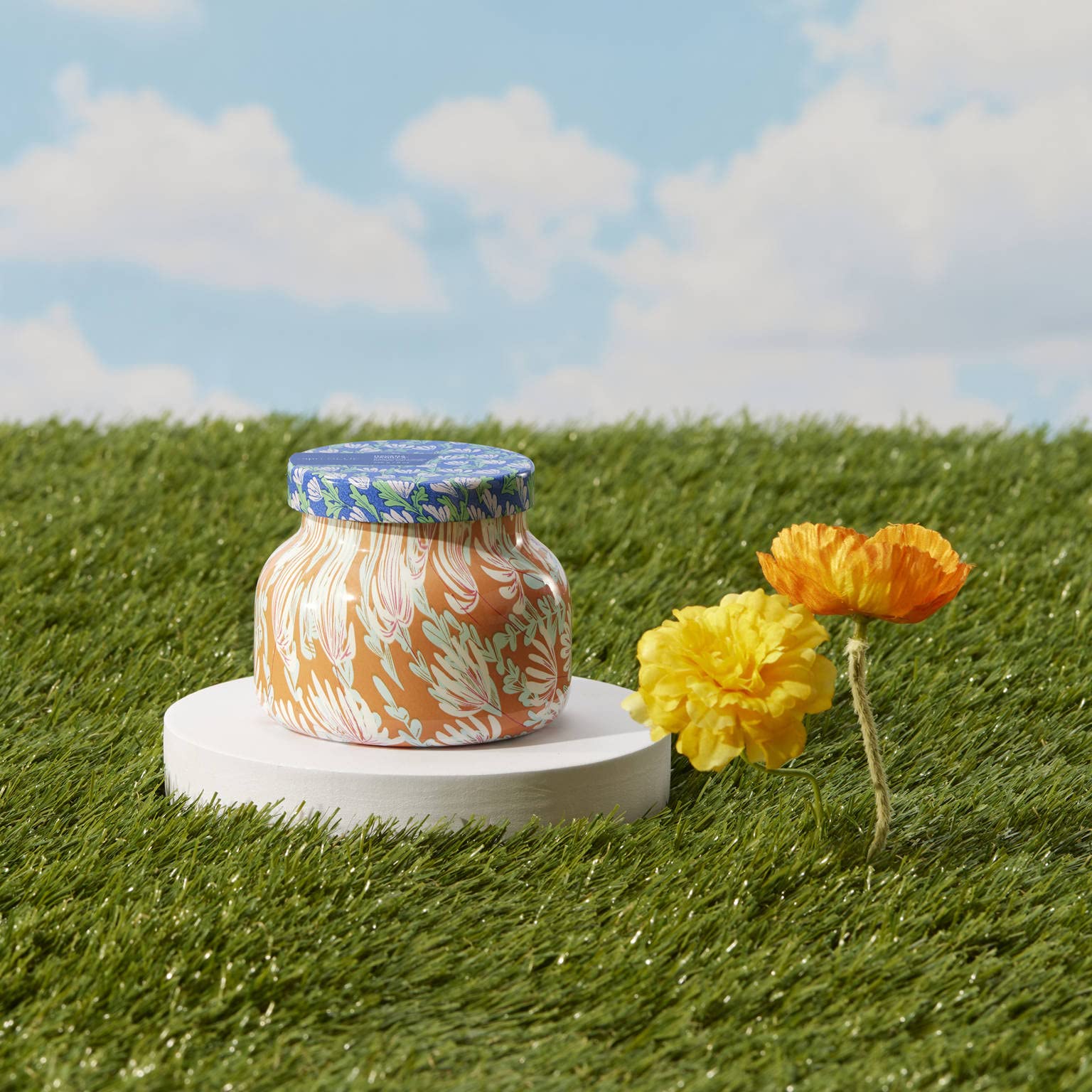 Capri Blue Havana Vanilla candle highlights warm vanilla aroma for a sophisticated mood.