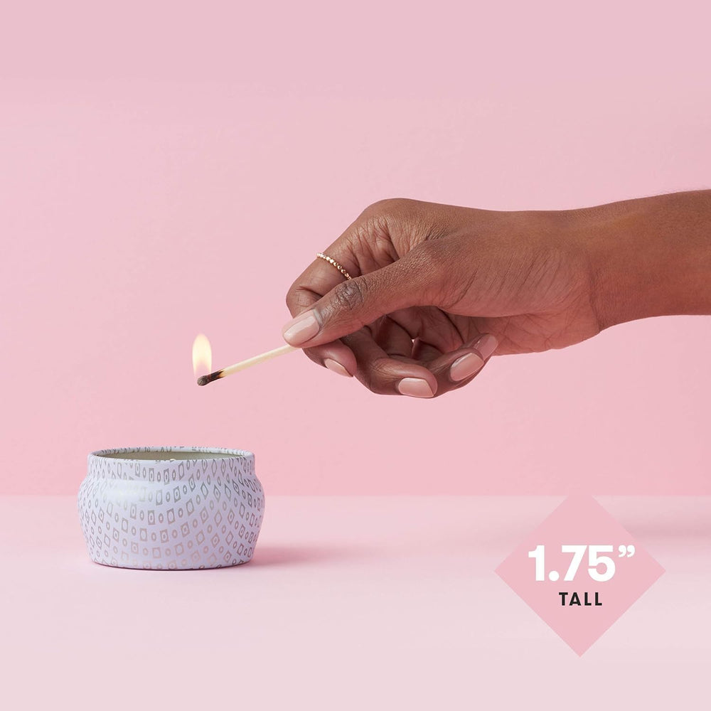 Capri Blue Volcano White Mini Tin Candle, tamaño mini, fácil de llevar a cualquier lugar