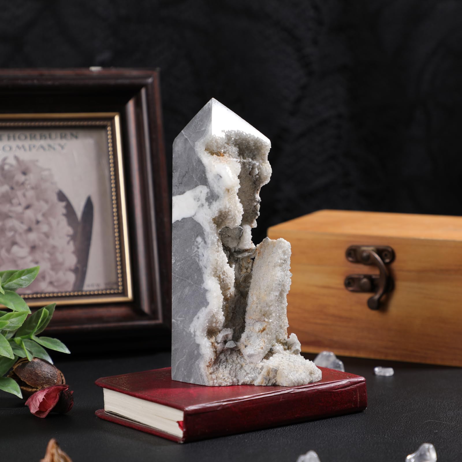 Cheungshing home decor rock quartz adds organic beauty and ambiance.