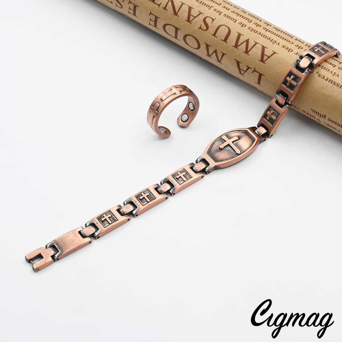 Cigmag copper bracelet packaging includes sizing tool and presentation box.