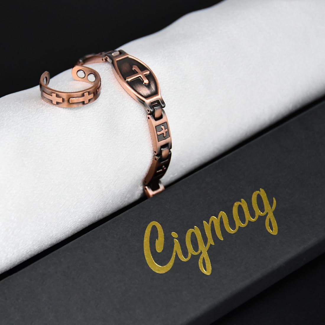 Cigmag copper bracelet gift box ready for anniversaries and birthdays.
