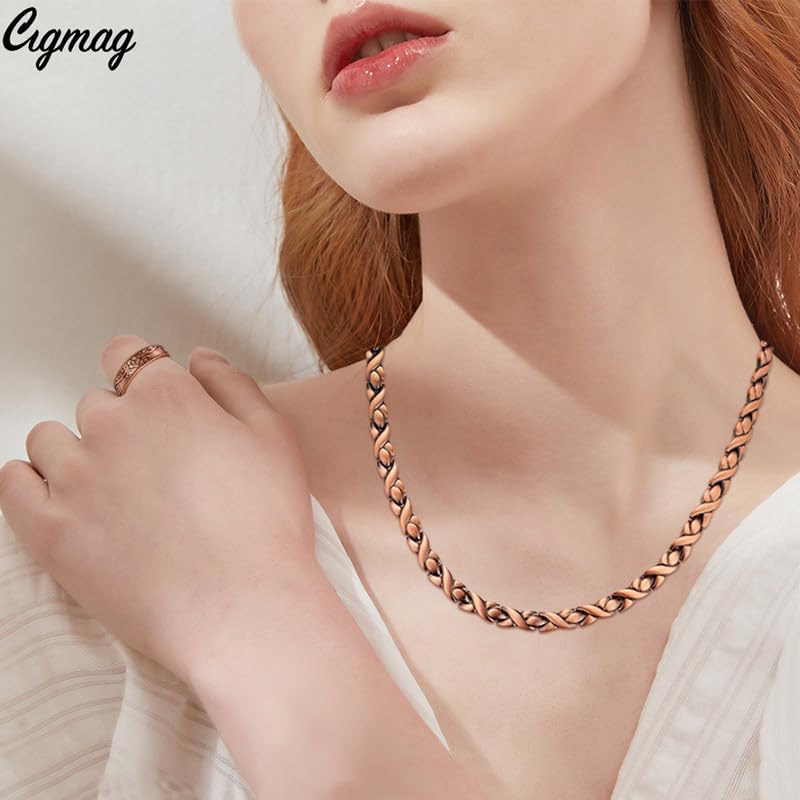 Cigmag magnetic necklace and ring set for a coordinated look.