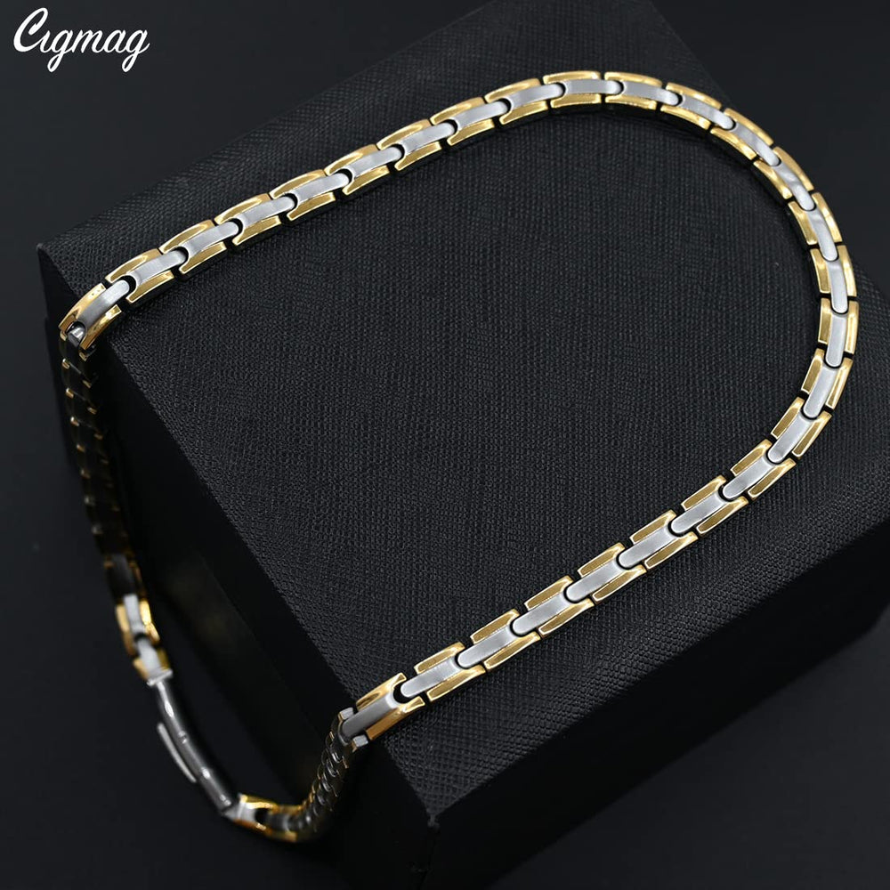 Cigmag magnetic necklace shown in motion with smooth finish.