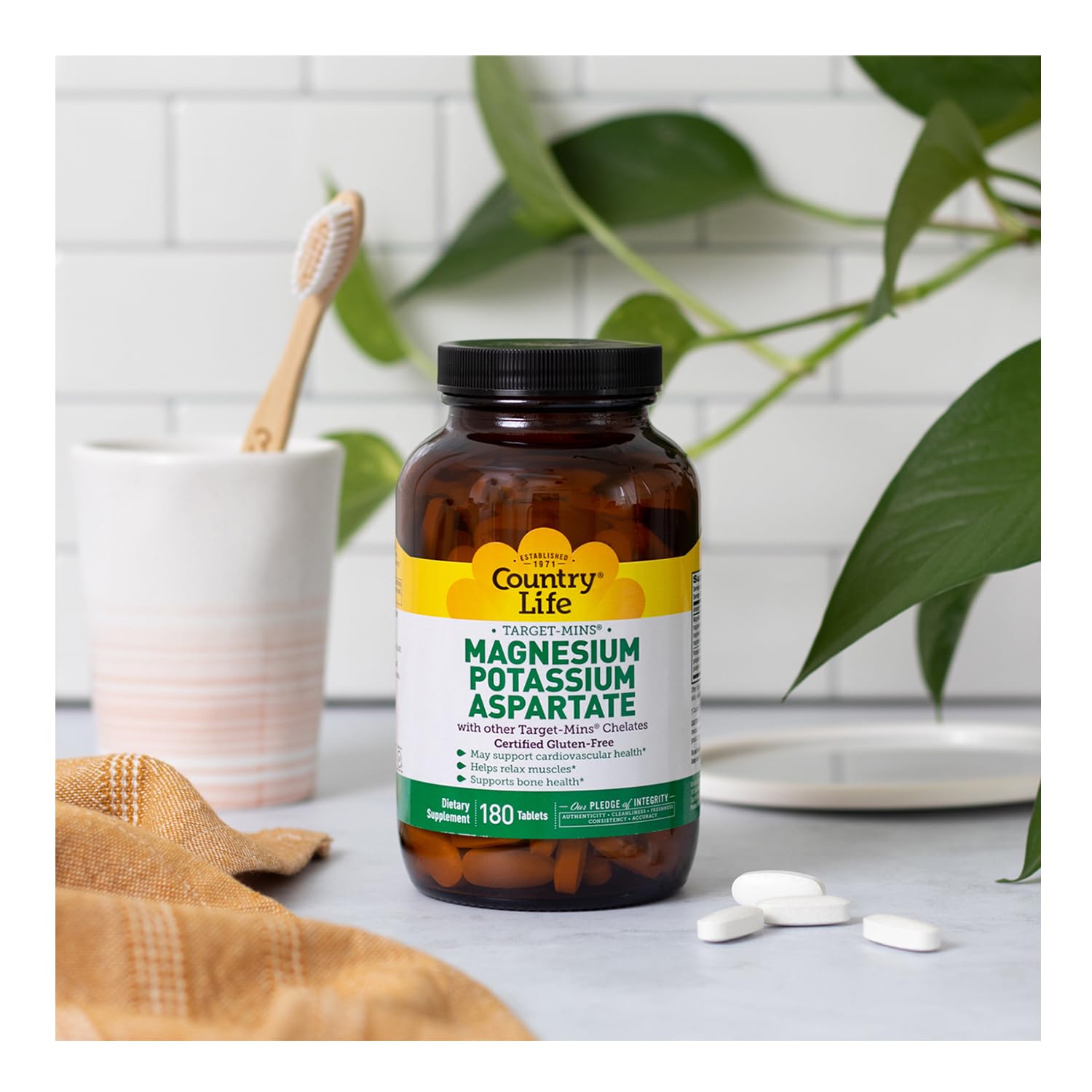 Country Life immune-support-tablets close-up suggests daily wellness benefits.