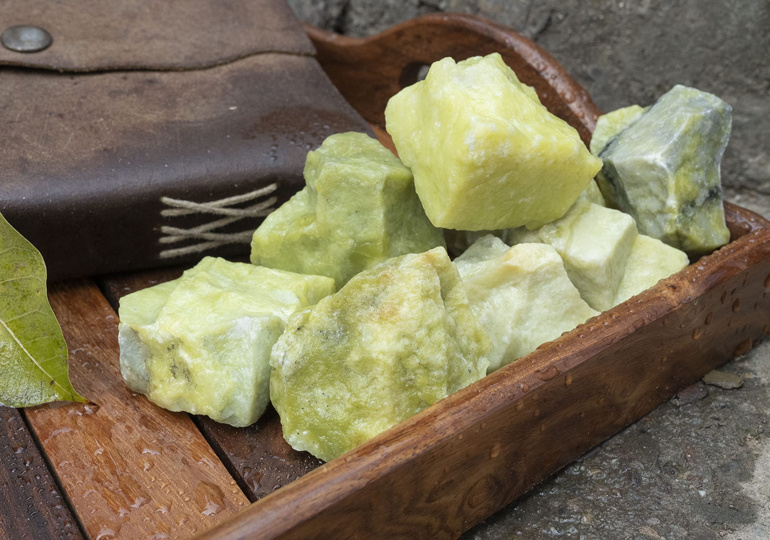 Crocon serpentine crystals for grids and meditation setups.