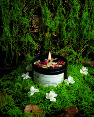 CULACEE Dried-flowers decor candle creating a calm, mindful atmosphere.