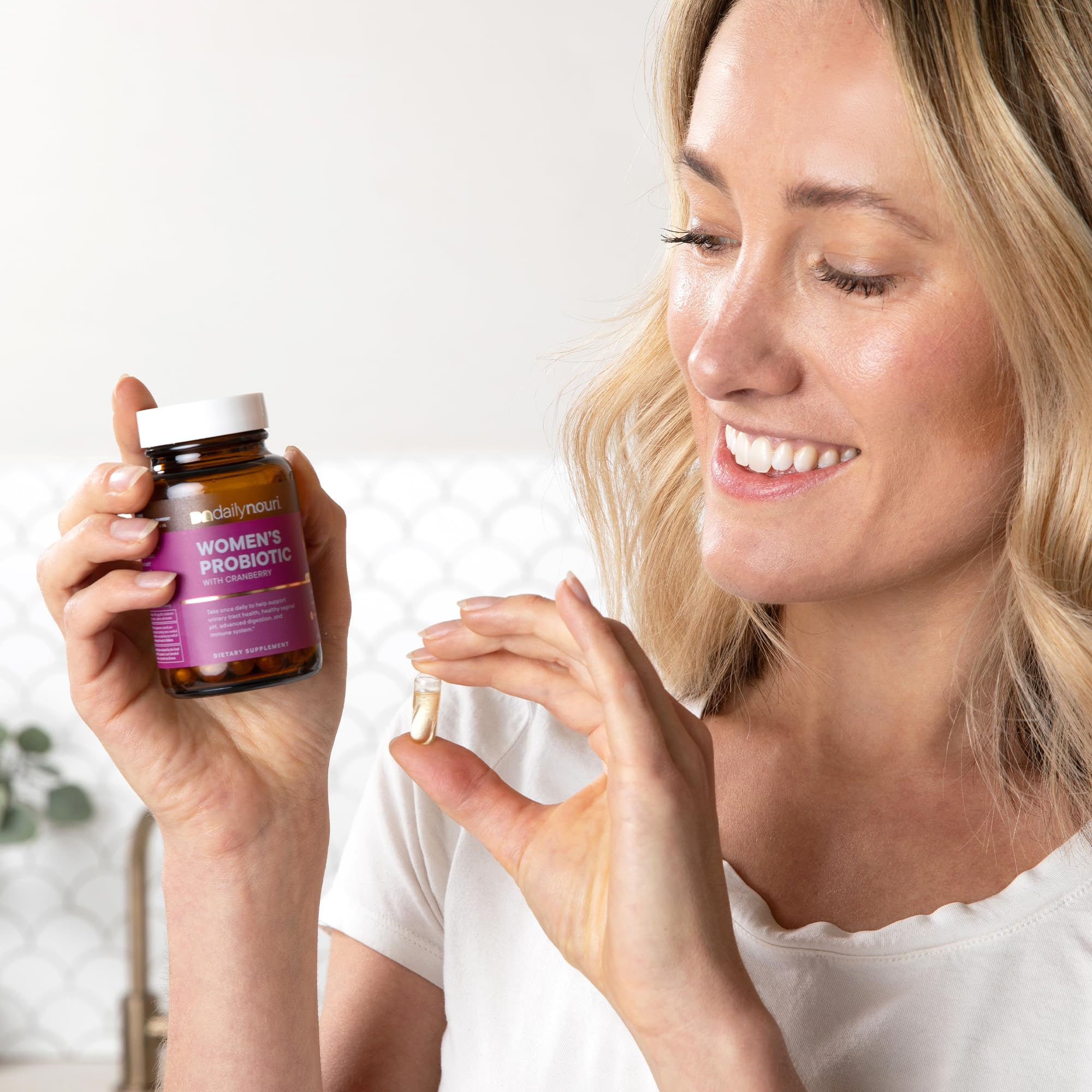 Daily Nouri Probiotic capsule-in-capsule technology close-up demonstrates advanced delivery.