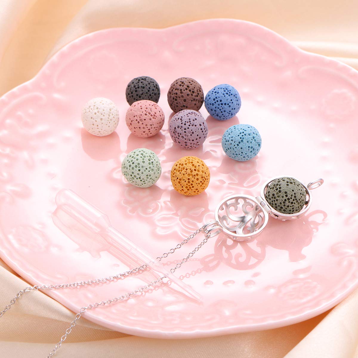 DAOCHONG diffuser locket open shows oil insert for personal scent