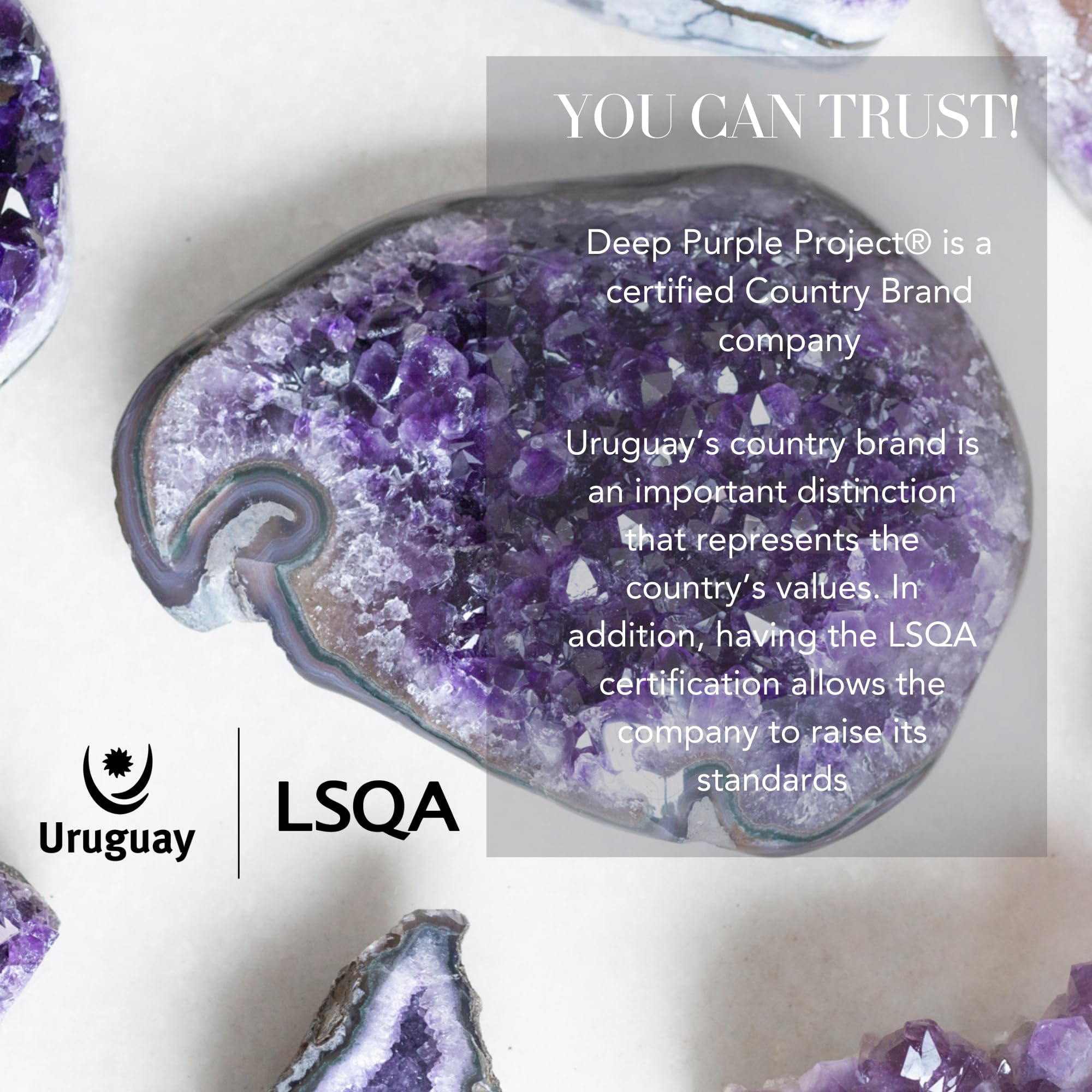 Compact 250 g geode ideal for a nightstand.